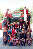Niños con Bendicion bus portrait